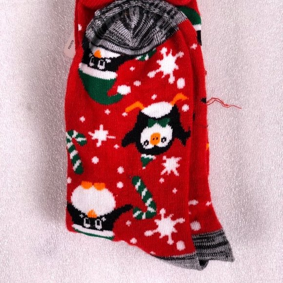 MERRY BRITE Women's Red Penguin Crew Sock - Picture 3 of 3